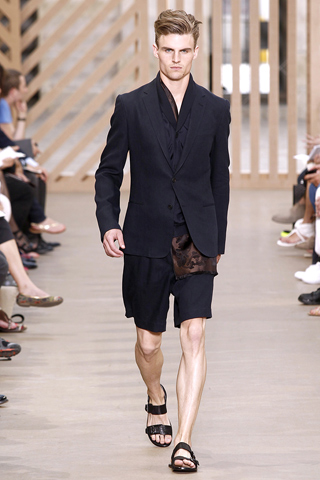 Louis Vuitton / - 2011